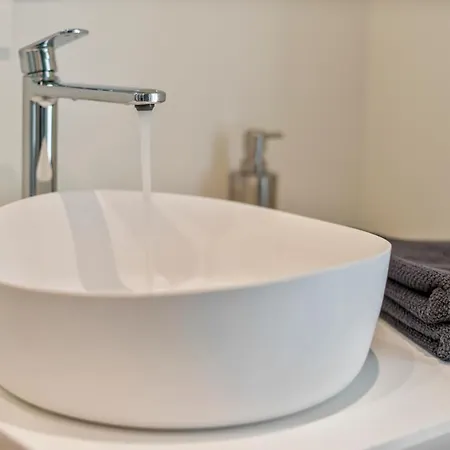 Fantastically Located Modern With Garage Available Apartamento *